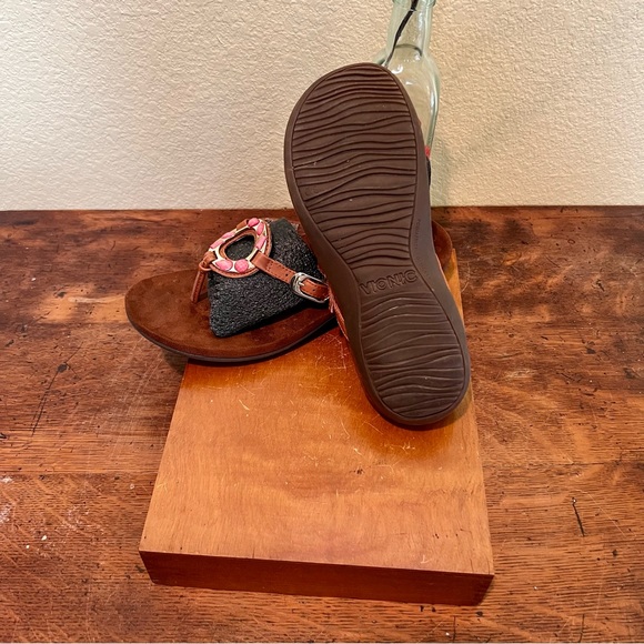 Vionic Toe post Sandals - Picture 6 of 7